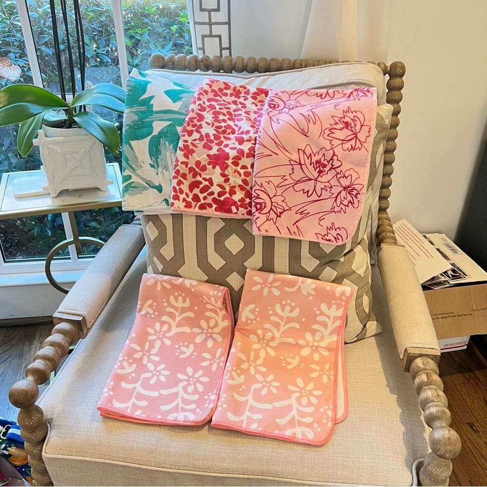 NWOT Floral and Leaf Patterned Microfiber Gym Towels with Hook